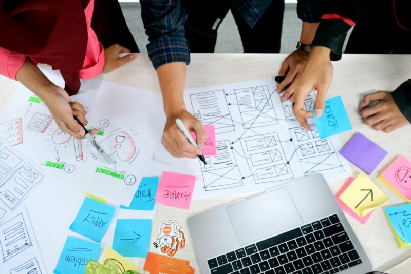 O seguro do futuro começa na experiência / Foto: UX Indonesia / Unsplash