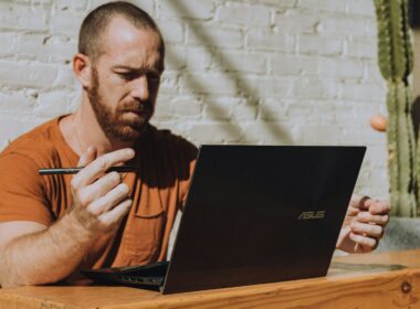 Proteção sob medida para pequenos empreendedores / Foto: Jakob Owens / Unsplash