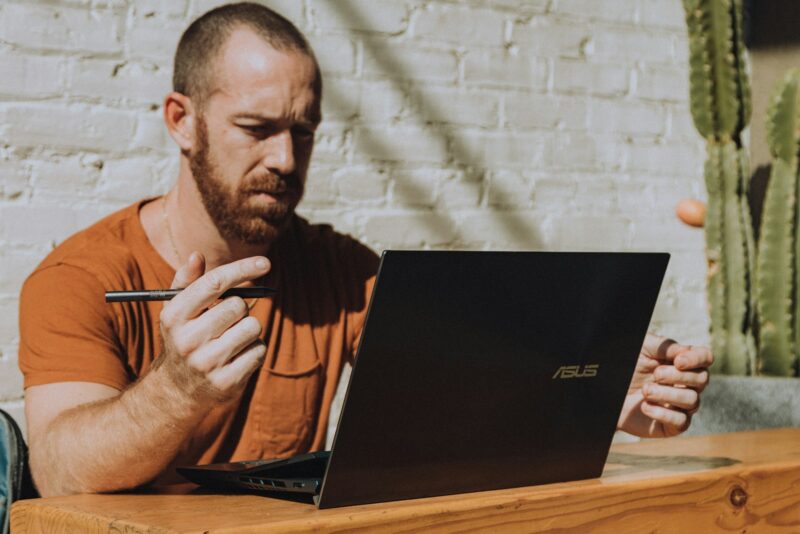 Proteção sob medida para pequenos empreendedores / Foto: Jakob Owens / Unsplash