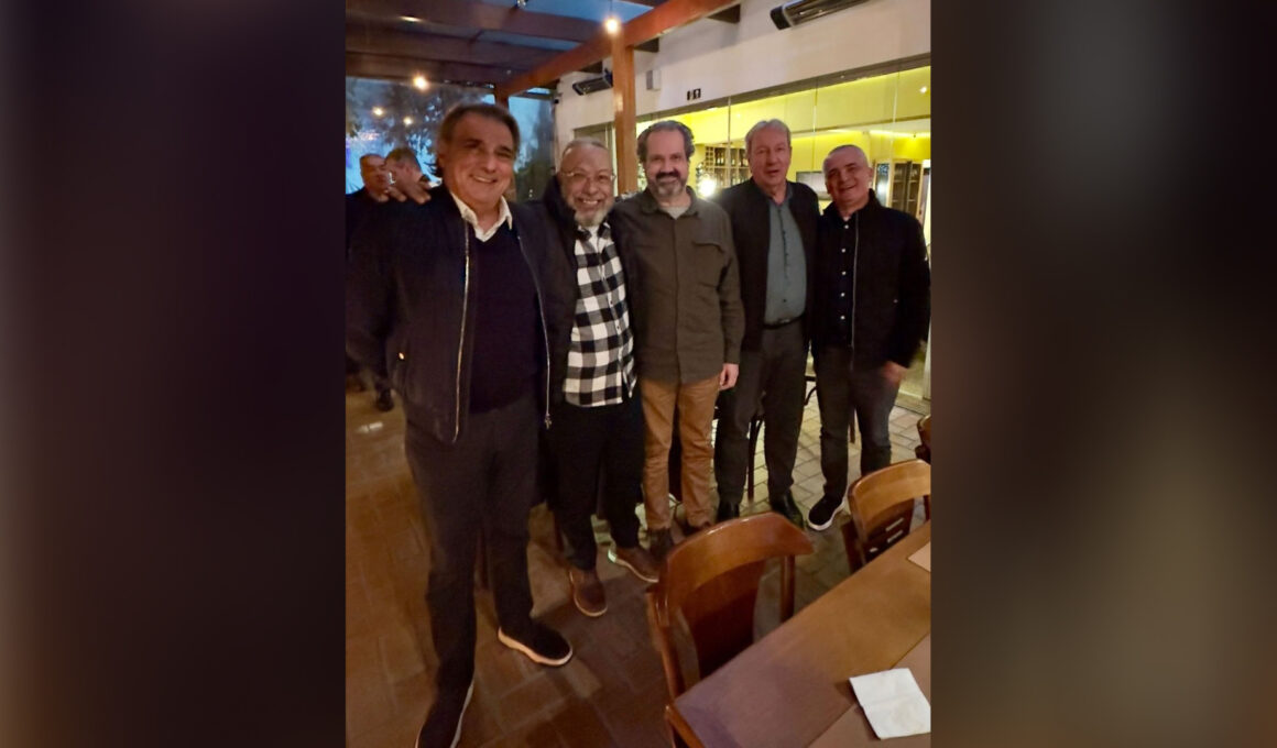 Da esquerda para a direita: o sócio fundador e VP da ENS, Robert Bittar, o presidente do Clube dos Seguradores da Bahia, Fausto Dorea, o professor da ENS, Humberto Carrilho, e os confrades Marcelo Passini e Dilermando Garcia / Foto: Divulgação