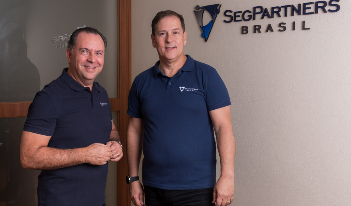 Foto: (E/D) O presidente Alexandre Camillo e o vice-presidente Paulo Rogério dos Santos