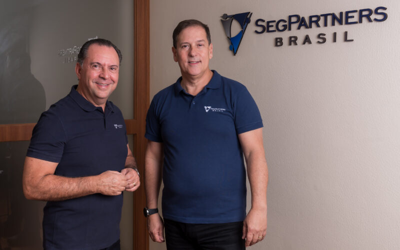 Foto: (E/D) O presidente Alexandre Camillo e o vice-presidente Paulo Rogério dos Santos