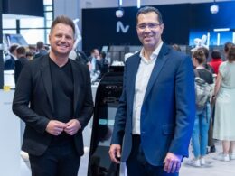 David Reger, fundador e CEO da NEURA Robotics e Marco Santos, CEO Global da GFT, Foto: NEURA Robotics