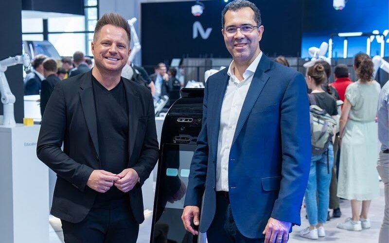 David Reger, fundador e CEO da NEURA Robotics e Marco Santos, CEO Global da GFT, Foto: NEURA Robotics