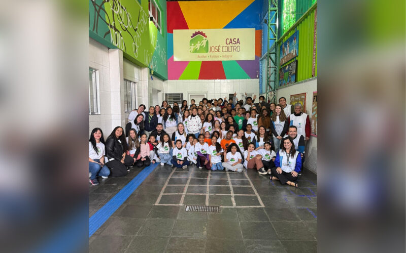 Ação da campanha de Julho Neon inclui atendimento odontológico, kits de higiene e acolhimento a jovens atendidos pelo Projeto Crescer, da ONG Casa José Coltro