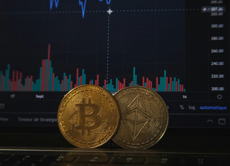 Bitcoin ultrapassa US$ 123 mil e reforça sua posição como "novo ouro digital" em meio à incerteza global / Foto: Pierre Borthiry - Peiobty / Unsplash