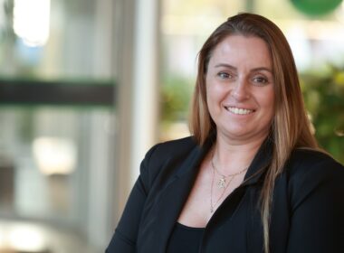 Daniele Schmidt, diretora Executiva de Pessoas e Cultura, participa do CONARH com a apresentação sobre a jornada do Sicredi para se tornar uma das melhores empresas para trabalhar Créditos: Divulgação/Sicredi