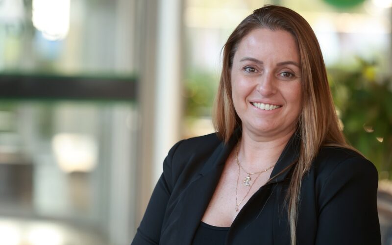 Daniele Schmidt, diretora Executiva de Pessoas e Cultura, participa do CONARH com a apresentação sobre a jornada do Sicredi para se tornar uma das melhores empresas para trabalhar Créditos: Divulgação/Sicredi