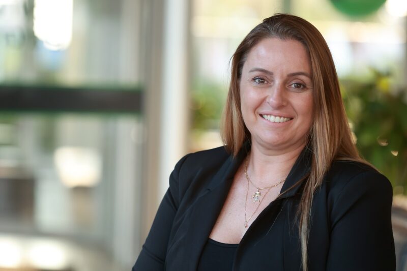 Daniele Schmidt, diretora Executiva de Pessoas e Cultura, participa do CONARH com a apresentação sobre a jornada do Sicredi para se tornar uma das melhores empresas para trabalhar Créditos: Divulgação/Sicredi