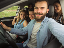 Dia dos Pais: a importância da assistência auto para quem está sempre ao volante / Foto: Freepik