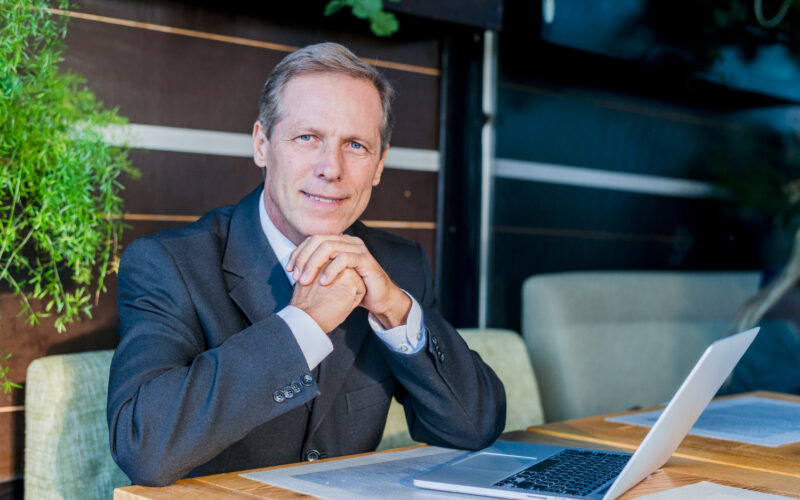 Profissionais 50+ têm importância estratégica para as empresas / Foto: Freepik