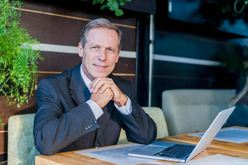 Profissionais 50+ têm importância estratégica para as empresas / Foto: Freepik