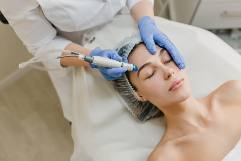 Estética em alta: como decidir entre ser autônomo e abrir uma empresa / Foto: Freepik