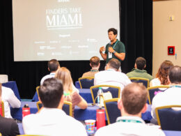 Divulgação Roberto Lee, CEO da Avenue, durante a 3ª edição do Finders Take Miami
