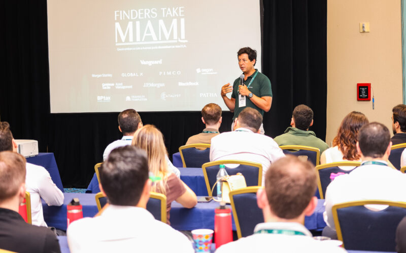 Divulgação Roberto Lee, CEO da Avenue, durante a 3ª edição do Finders Take Miami