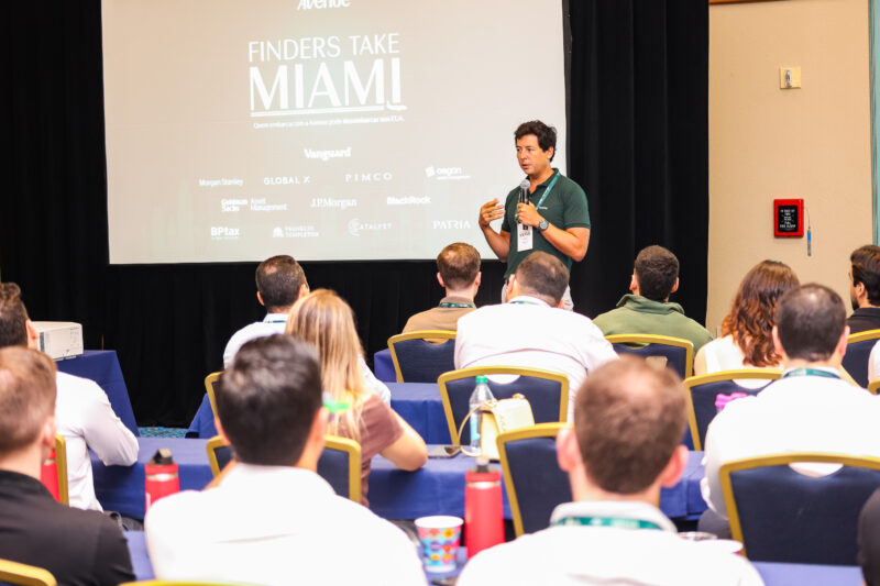 Divulgação Roberto Lee, CEO da Avenue, durante a 3ª edição do Finders Take Miami