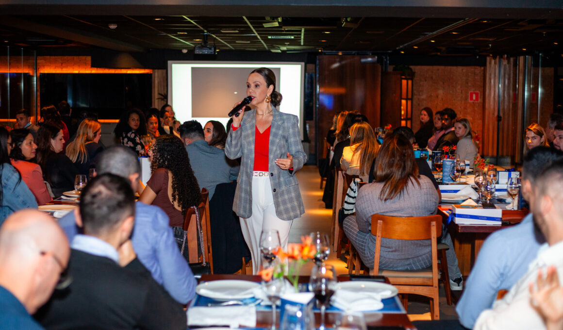 Apresentação dos resultados contou com a palestra “Alta Performance: Descubra Onde Tudo Começa - Revelações da Neurociência Para Sua Vida”, com Laine Valgas. Foto: Divulgação.