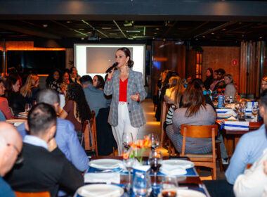 Apresentação dos resultados contou com a palestra “Alta Performance: Descubra Onde Tudo Começa - Revelações da Neurociência Para Sua Vida”, com Laine Valgas. Foto: Divulgação.