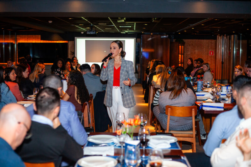 Apresentação dos resultados contou com a palestra “Alta Performance: Descubra Onde Tudo Começa - Revelações da Neurociência Para Sua Vida”, com Laine Valgas. Foto: Divulgação.