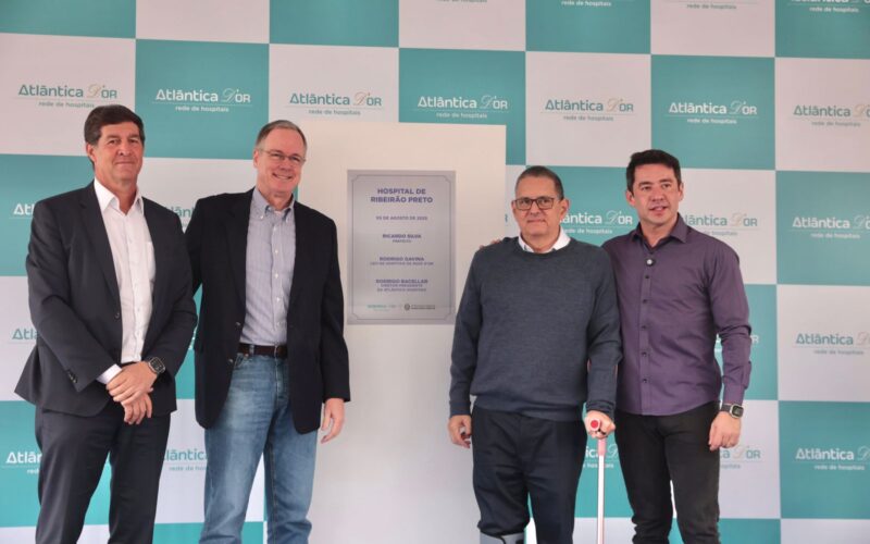 Da esquerda para a direita: Vander Giordano, Diretor Vice-Presidente de Compliance e Institucional da Multiplan Empreendimentos S.A; Rodrigo Bacellar, Diretor-Presidente da Atlântica Hospitais e Participações, do Grupo Bradesco Seguros; Rodrigo Gavina, CEO de Hospitais da Rede D’Or, e Ricardo Silva, Prefeito de Ribeirão Preto.