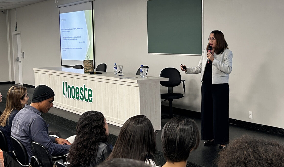 Foto: Psicóloga e mestre Sara Cianelli compartilhou experiências sobre atuação em desastres / Karen Cunha