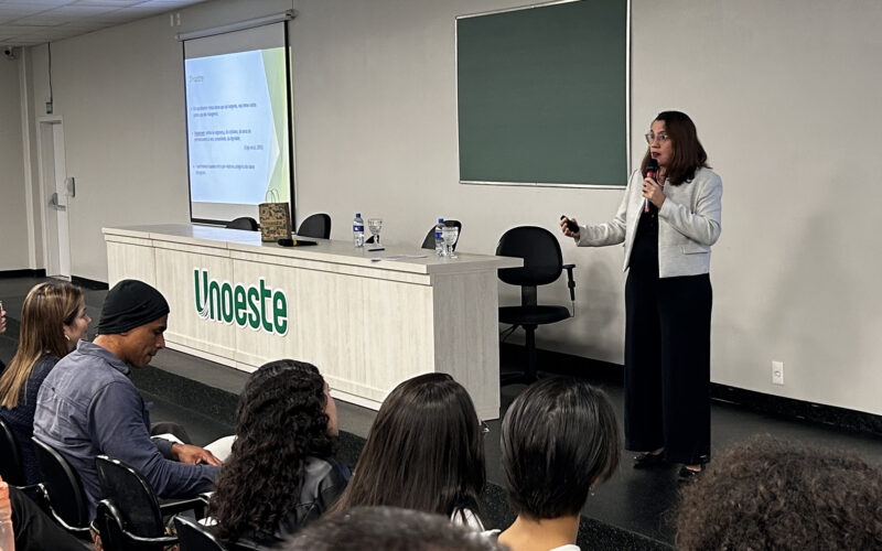 Foto: Psicóloga e mestre Sara Cianelli compartilhou experiências sobre atuação em desastres / Karen Cunha