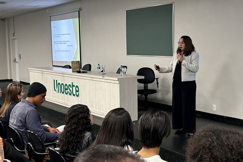 Foto: Psicóloga e mestre Sara Cianelli compartilhou experiências sobre atuação em desastres / Karen Cunha