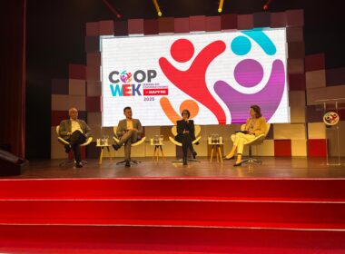 Painel da Coop Week 2025: Cooperativismo e Seguros – Alianças para um mundo mais resiliente / Foto: Universo do Seguro