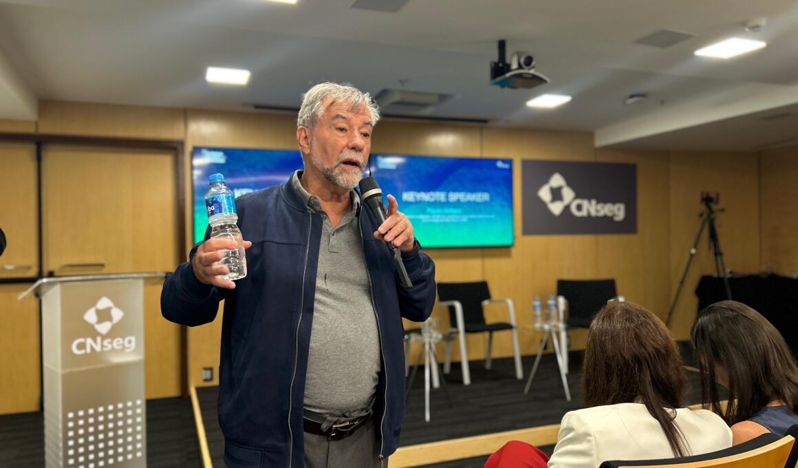 Paulo Artaxo, professor do Instituto de Física da USP e um dos principais especialistas em mudanças climáticas do Brasil / Foto: Universo do Seguro