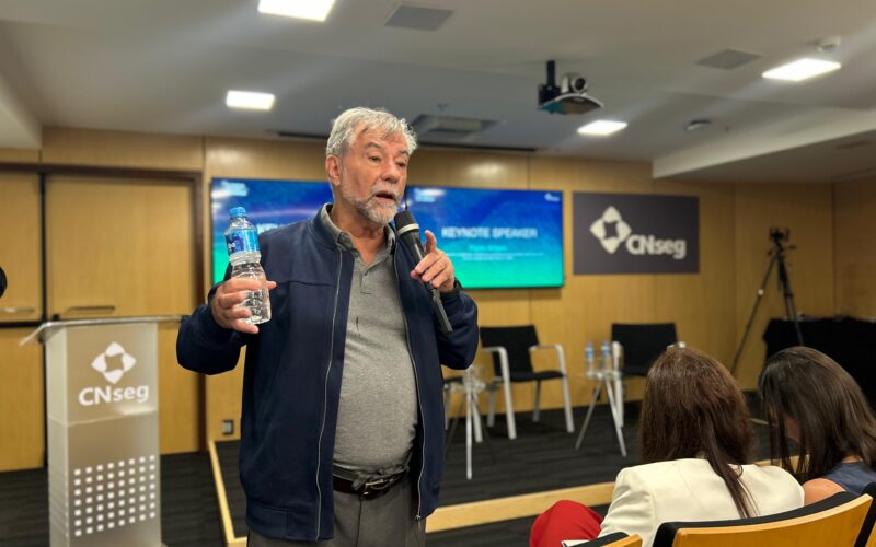 Paulo Artaxo, professor do Instituto de Física da USP e um dos principais especialistas em mudanças climáticas do Brasil / Foto: Universo do Seguro