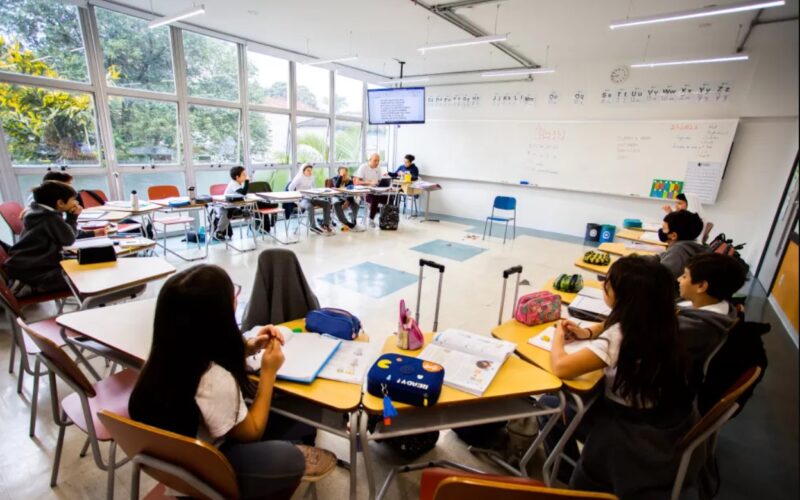 Divulgação: Alunos na Lourenço Castanho