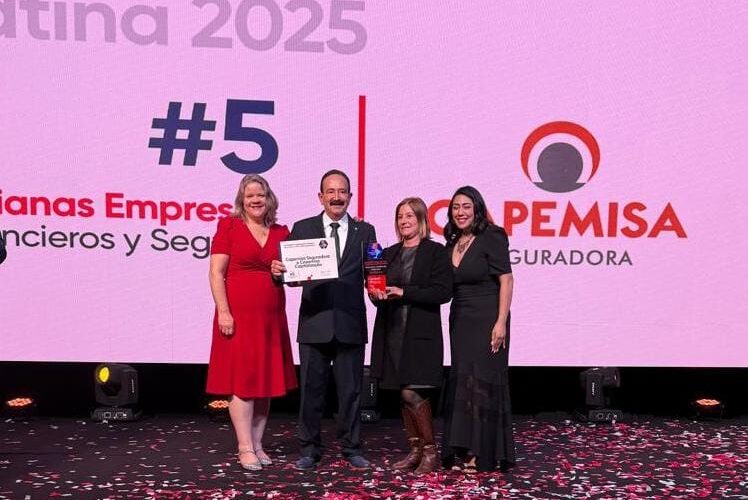 Jorge Andrade, Presidente da CAPEMISA, recebe o prêmio da consultoria Great Place to Work (GPTW) / Foto: Divulgação