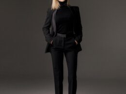 woman in black long sleeve shirt and black pants