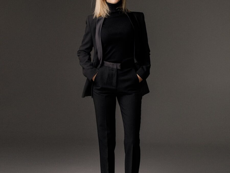 woman in black long sleeve shirt and black pants