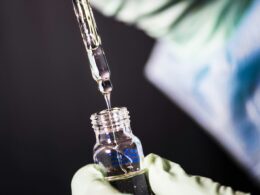 Seguro para testes clínicos: proteção indispensável em estudos com seres humanos / Foto: CDC / Unsplash