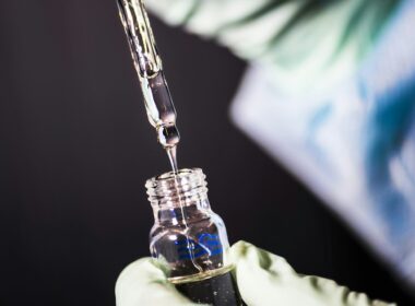 Seguro para testes clínicos: proteção indispensável em estudos com seres humanos / Foto: CDC / Unsplash
