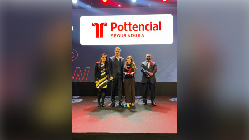 Carlos Ferreira Quick e Mariana Dória no evento GPTW - Créditos - Pottencial Seguradora