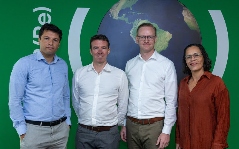 Reinaldo Marques, do IRB(P&D); Stuart Calam, da WTW; Simon Solvsten, diretor do Centro Europeu de Estudos de Risco e Resiliência da Universidade do Sul da Dinamarca; e Eduarda de La Rocque, diretora de Controles Internos, Riscos e Conformidade do IRB(Re)