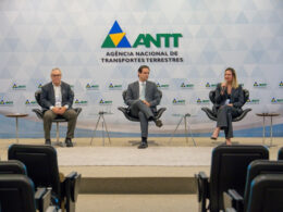 Danilo Silveira (FenSeg), Lucas Asfor (ANTT) e Laíne Meira (CNseg) durante evento na sede da ANTT, em Brasília (DF) / Foto: Divulgação