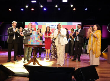 Convidados celebram os 45 anos da CAIXA Cultural no palco da unidade de Brasília