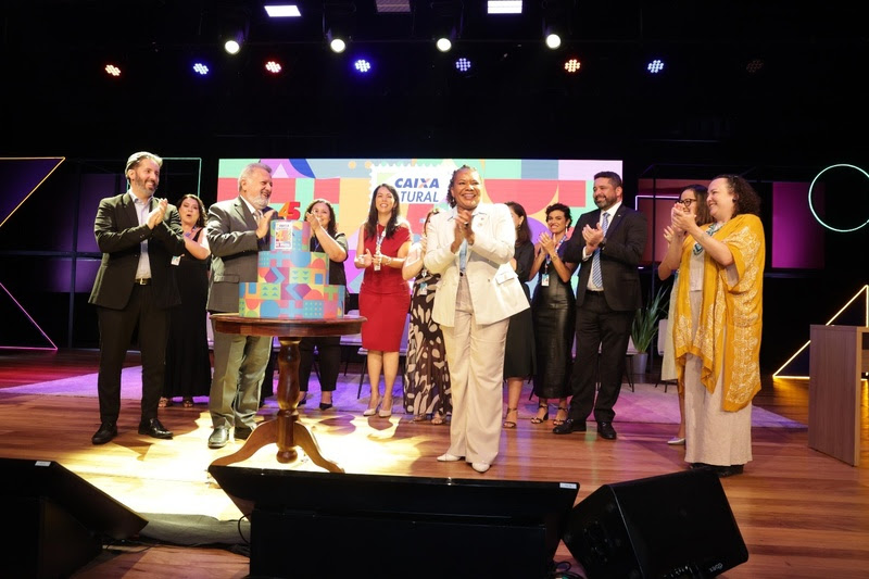 Convidados celebram os 45 anos da CAIXA Cultural no palco da unidade de Brasília
