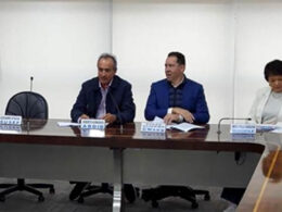Ao centro, Dyogo Oliveira e Roberto Guimarães, Diretor de Planejamento e Economia da ABDIB
