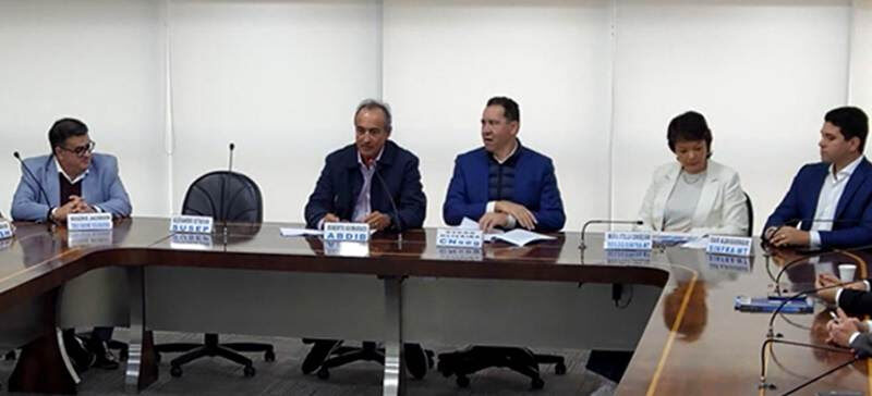 Ao centro, Dyogo Oliveira e Roberto Guimarães, Diretor de Planejamento e Economia da ABDIB