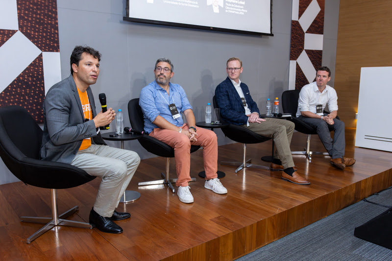 Reinaldo Marques, Stéphane Loisel, Simon Solvsten e Stuart Calam no 2º Fórum IRB(P&D) / Foto: Divulgação