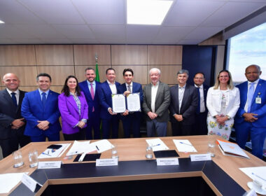 Representantes do MPOR, CNseg e SEPPI durante assinatura de protocolo de intenções, em Brasília-DF / Foto: Sérgio Francês / MPOR / Divulgação