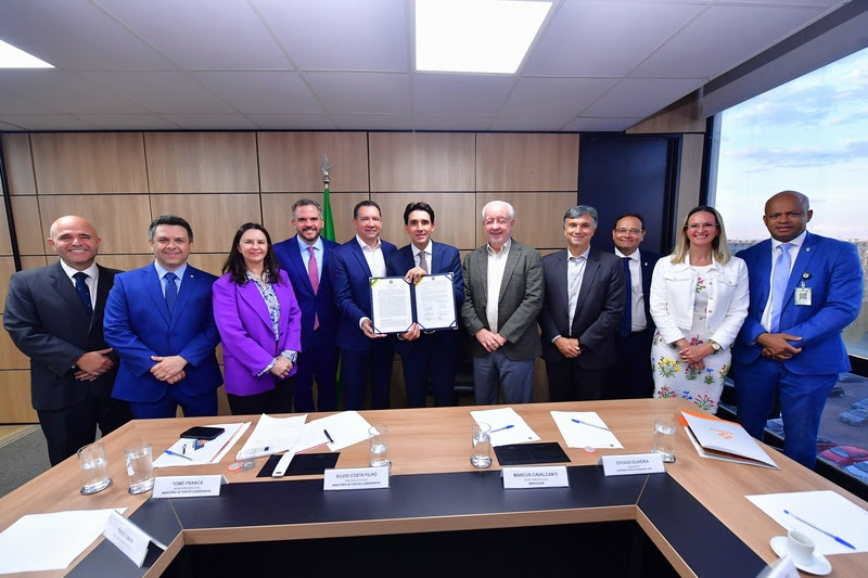 Representantes do MPOR, CNseg e SEPPI durante assinatura de protocolo de intenções, em Brasília-DF / Foto: Sérgio Francês / MPOR / Divulgação