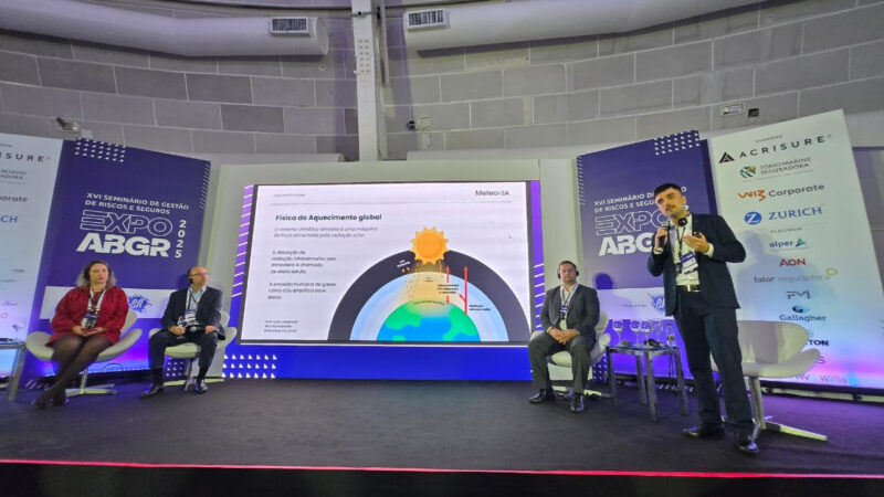 Gabriel Perez apresenta a solução da MeteoIA para riscos climáticos. / Foto: Divulgação