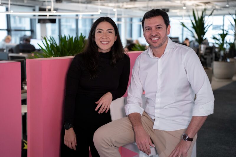 Camila Kataguiri e Igor Mascarenhas, co-CEO e CEO da Pier, respectivamente / Foto: Rafael Merino / Divulgação