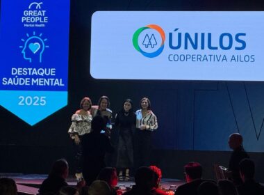 Delbora Machado (Diretora-Executiva), Silvania Junckes de Amorim (Diretora-Administrativa) e Adriana Thomé (coordenadora de Gestão de Pessoas) receberam os troféus na capital paulista. Foto: Divulgação.