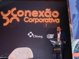 No púlpito, o presidente da CNseg, Dyogo Oliveira